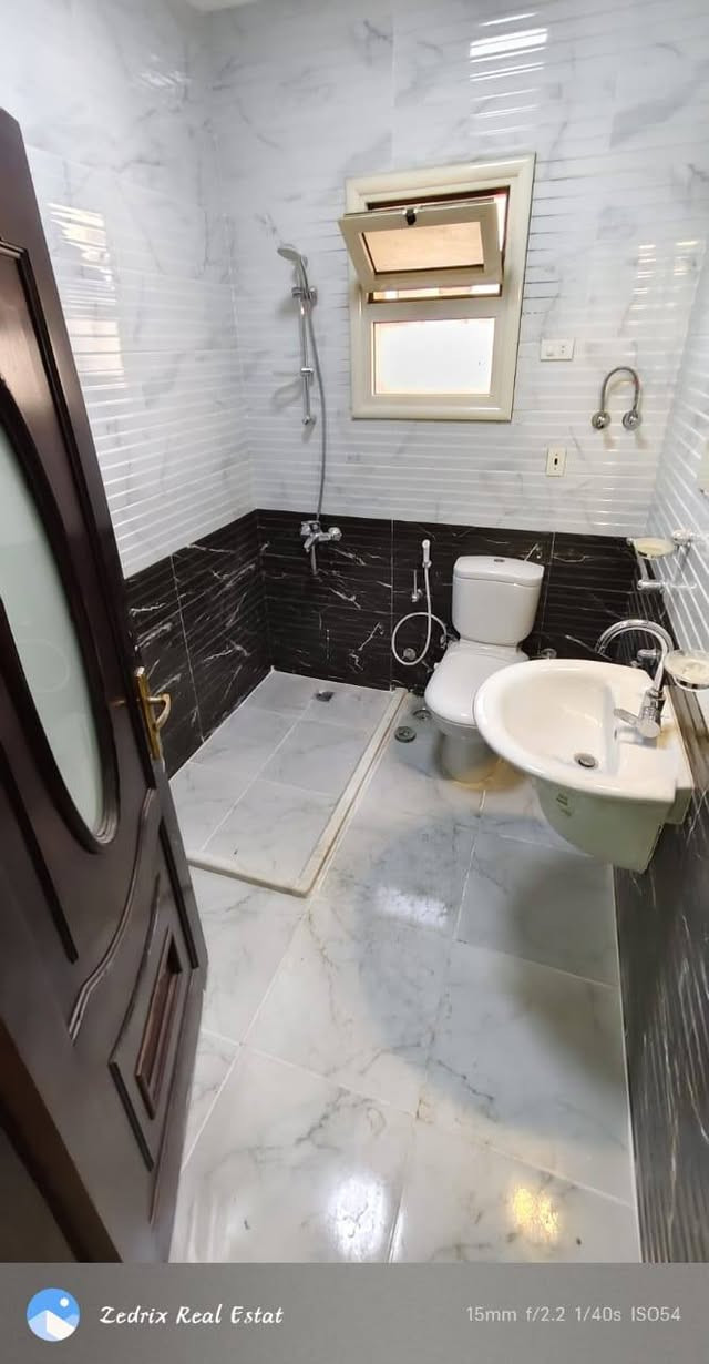 🔥 فرصة مميزة للإيجار في الشيخ زايد – الحي السابع

🏡 شقة مميزة أول بلكونة على شارع البستان
✅ 3 غرف نوم
✅ 2 حمام
✅ ريسبشن كبير
✅ مطبخ
📍 موقع مميز قريب من جميع الخدمات

📲 للتواصل والاستفسار أو حجز المعاينة:
@ [9***********303:13708:010 25905892]
