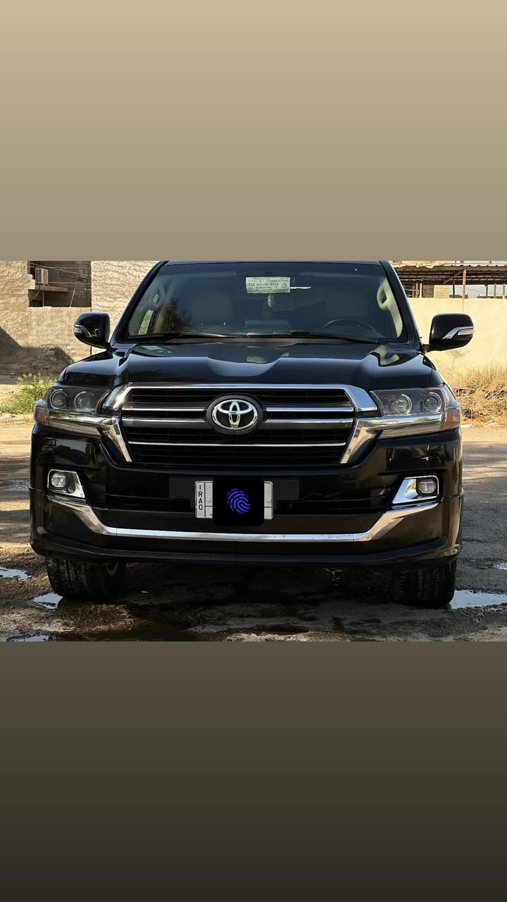 السلام عليكم للبيع لاندكروز GXR2020رقم بغداد سياره كلش جديده ماشيه 90 كير مكينه كفاله بدون صبغ فقط بارد بالجاملغ الامامي الايمن السعر53وبيها مجال مكان السياره بغداد ***********للاستفسار
