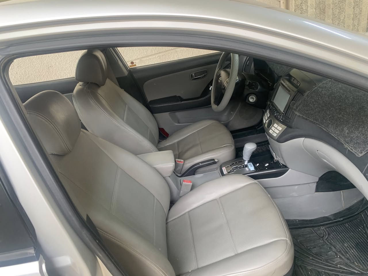 افانتي موديل2010محسن فول مواصفات عده الفتحه محرك ١٦٠٠دكشن عالي سياره بلاديه فقط فوك قبق البانزين صبغ كير كفاله محرك جديد مبدل الصدر حلو بيه ملاحضات بل حداديه درايم شف الايسر بي صوت فقط السعر ١٠٨ وبيه مجال شويه مكان سياره فلوجه ***********
