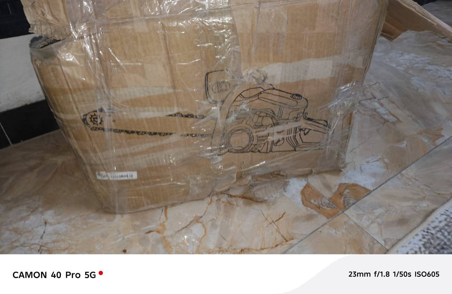 السلام عليكم منشار خشب بلكرتونه جديد البيع المكان الدوانيه السعر 100 رقم الهاتف***********
