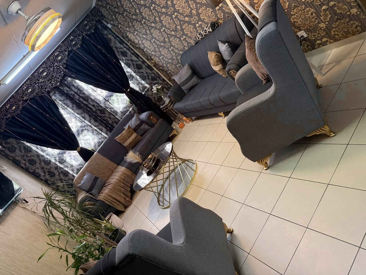 صاله كامله للبيع/ تخم مع طبله مع زرع 
تخم ٨ مقاعد تركي سبع بلوكات جديد ونظيف كلش 
سعر تخم ٥٥٠ وبي مجال بسيط
الطبله ٧٥ وبيها مجال 
السنادين الزرع كلهن ب٥٠ الف 
الخاص مفتوح


**إذا كنت صاحب هذا الإعلان وتريد حذفه لأي سبب، رجاءا أرسل رسالة إلى الدعم الفني**