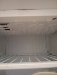 ثلاجة • للبيع
