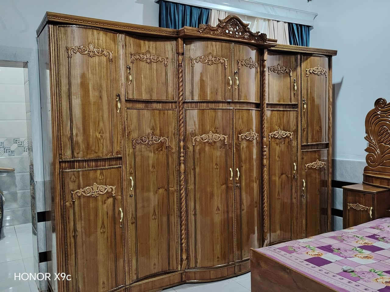 سلام عليكم يوجد قرفه تاج صاج داخل وخارج السعر ٩٥٠ وبيها مجال العنوان الرمانه الاستفسار على التلفون ***********
