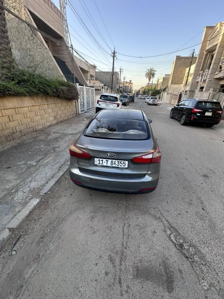 السلام عليكم            🫡 
‭0773 404 0519‬
السعر     (    90$  ) بيها مجال بسيط 
سيراتو (2016) خليجي لا ضربه ولا صبغ بيها طخه بلباب سياره بيها جرادات كير مكينه 1600خير من الله واقتصاديه منضومه تبريد جديده صدر امامي خلفي جديد تخم تاير جديد ادامه كامله مسويلها نوزلات بلاكات عبوه بانزين مجاول سياره شغل وروح وين ميعجبك وبلعافيه علياخذها  مكان السياره بغداد الغدير
