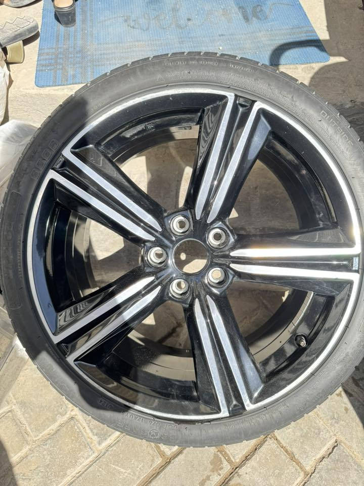 السلام عليكم
للبيع 
ويل هوندا اكورد مع التاير عدد ٣ 
لايت جهة اليمين (مال الراكب) صار بي كسر وهملته  لحد ماطفة وماعرف شنو بي قيم واخذ
واتساب ***********
