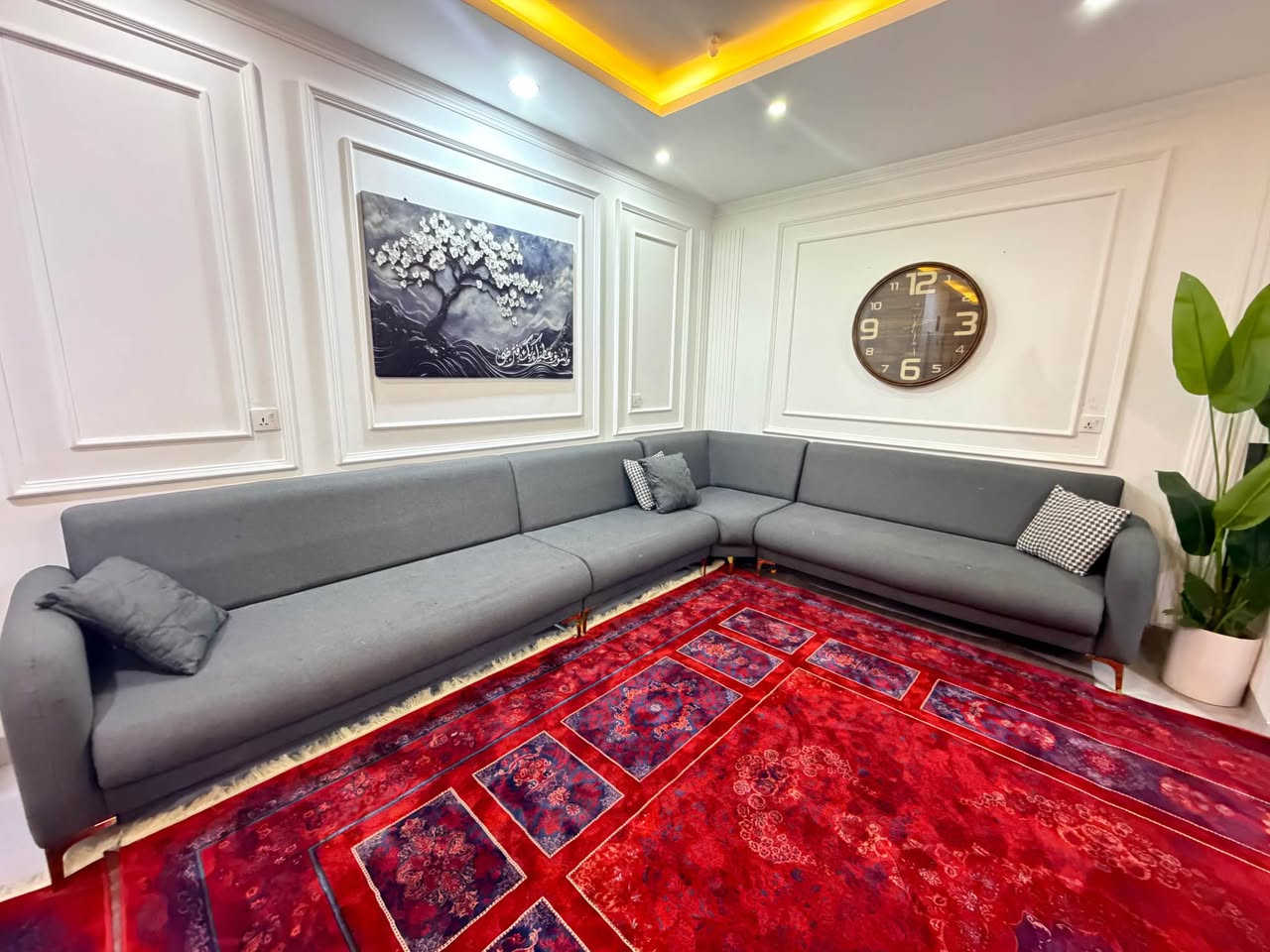 فڕۆشتنی خێرا تەنها ٣٠٠هەزار ماشاللە زۆر زۆر جوانە
 ١٤سم ماڵیکی بێ وێنەیە ئەسل و دەرەجەیەک 
ماڵی بۆ بۆکەس دانانیم لای زوو هات پیرۆزیببێت
هەرچیتیش هەیە لێو ئەکرم 
*********** كالار, السليمانية
