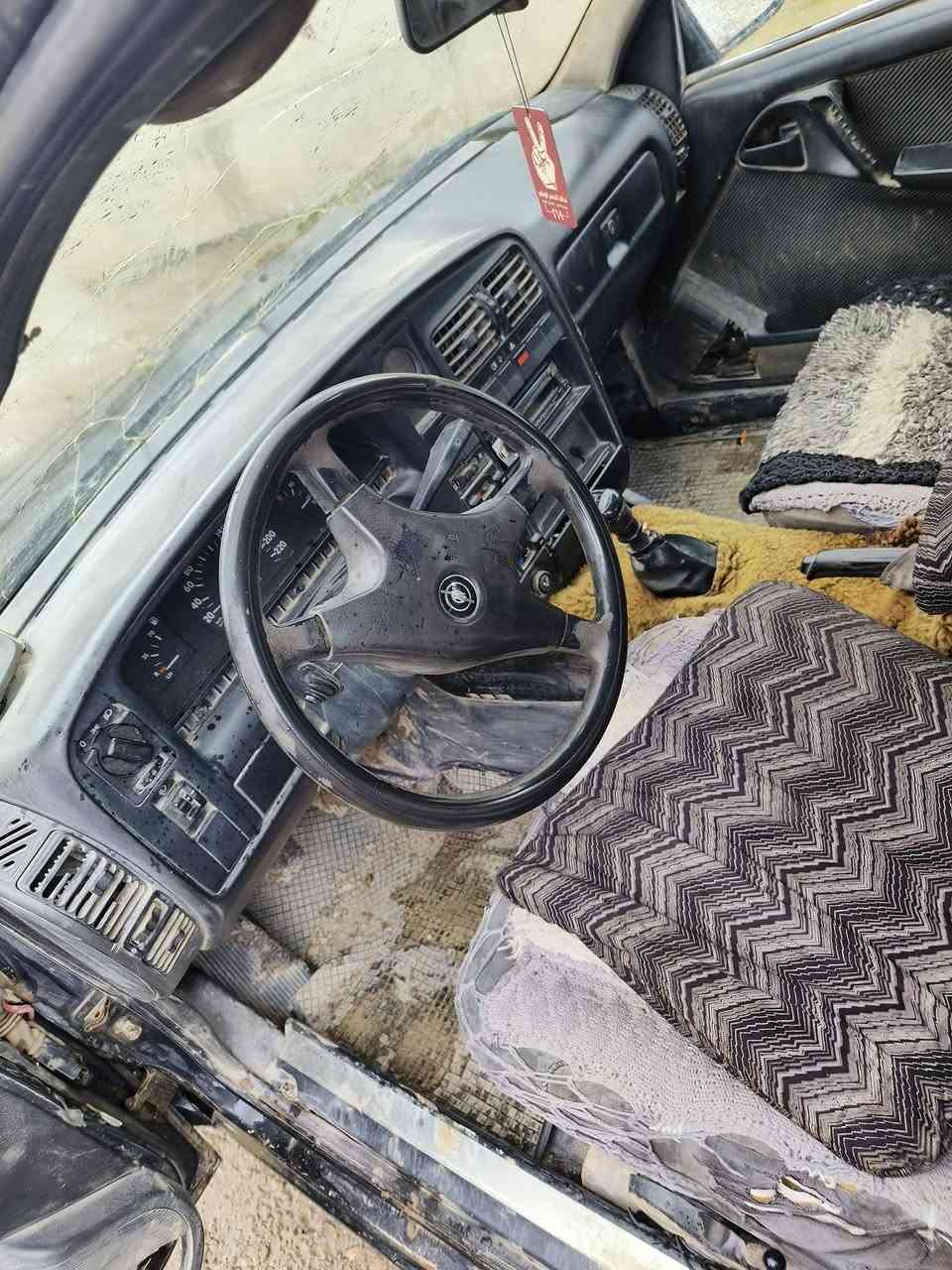 اوبل اوميكي موديل 92 سنويه خضرة صاحبها الشرعي موجود تريد وكالة تريد تحويل مكينه وكير   شرط صدر وطخم شرط رقم اخضر نينوى السعر 17 وبيها مجال العنوان الكسك رقم التلفون *********** معاها كابون شرط
