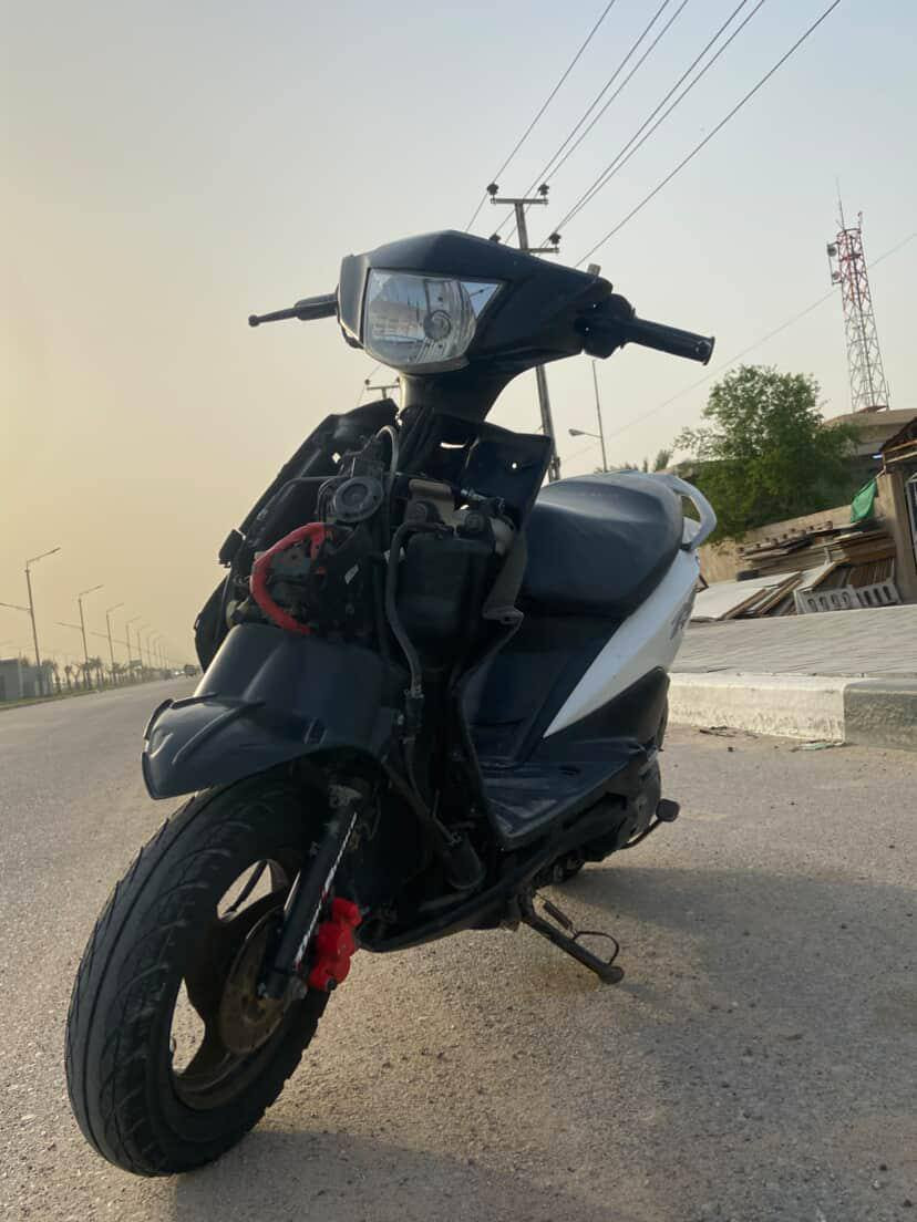 ماكس مضلع حديث ستوه منزلهـ رمبه بدون كفر امامي فقط مكينه بلاد ما ملعوب بيهـ شلعه نهضتهـ قويه دراجه على أيدي نقصهـ كفر امامي فقط  سعر 650وبيهـ مجال قليل عنواني البصره البهادريه ***********
