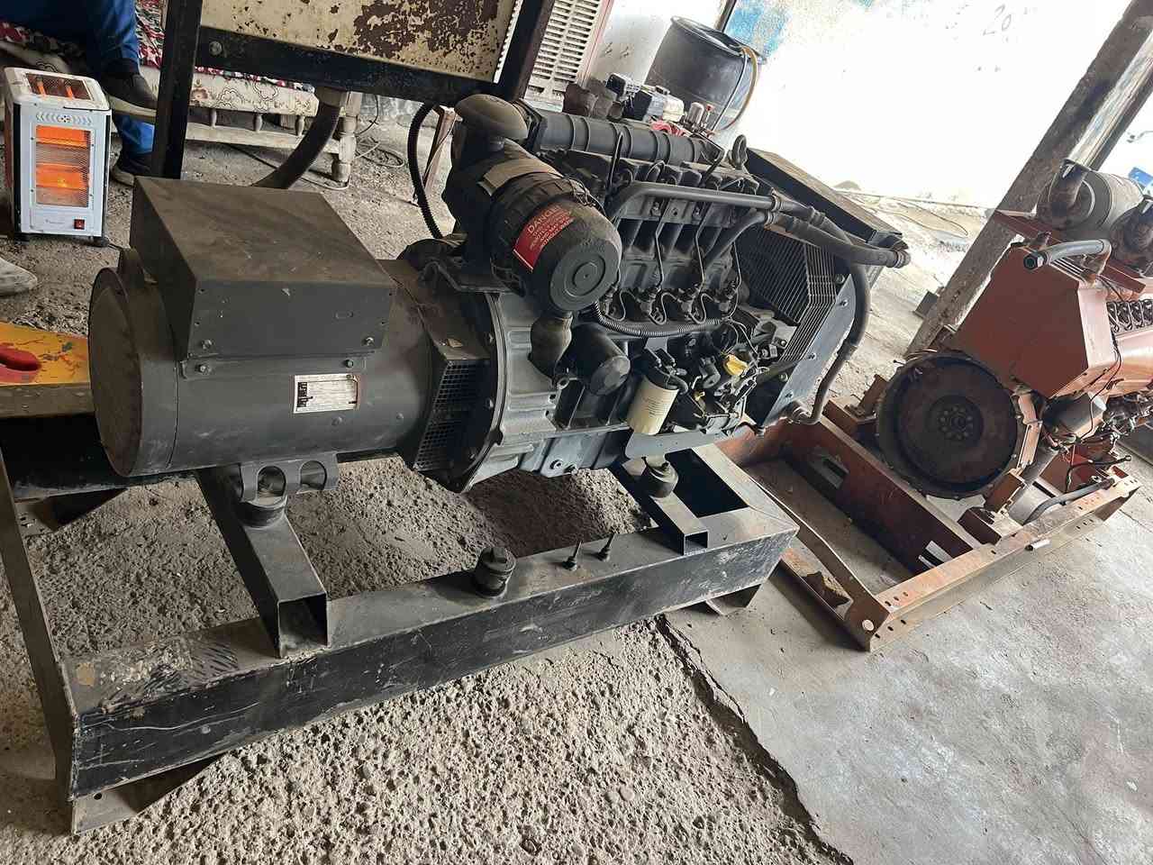 للبيع محرك دويس 4 بستم تبريد دهن 30 كي في  مستعمل شي قليل علفحص 3 ايام السعر 32 ورقه وبي مجال العنوان سامراء رقم هاتف 📞 ***********
