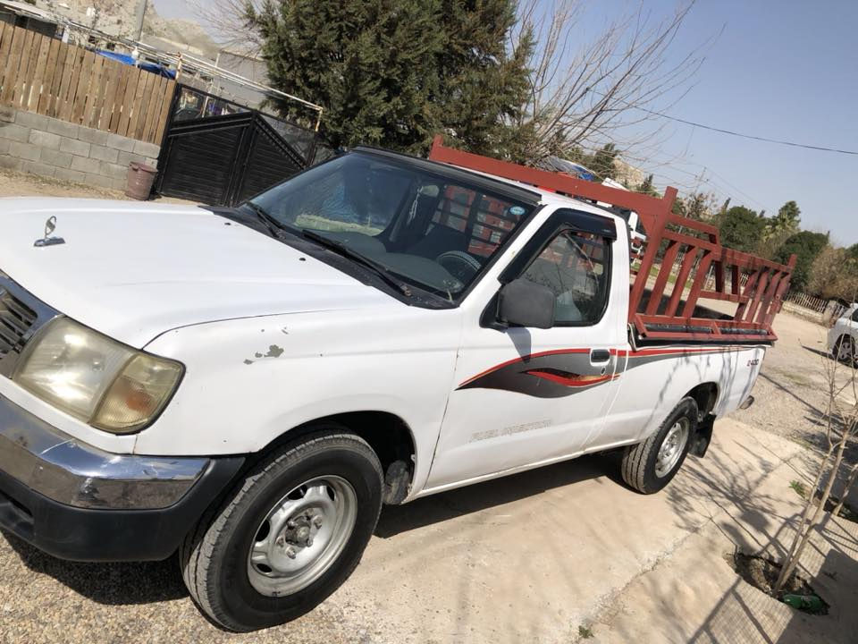 نیسان تاک پینج قلاب ٢٠٠٢تەبریدو پاوەر.  کامل جاهیز کراوە. بی تەقەورەقە. پیشی. قرجی بەسیتی هەیە بی شەنسی گرتن   سەیارەکە هەتابلی مەزبوتە ***********
