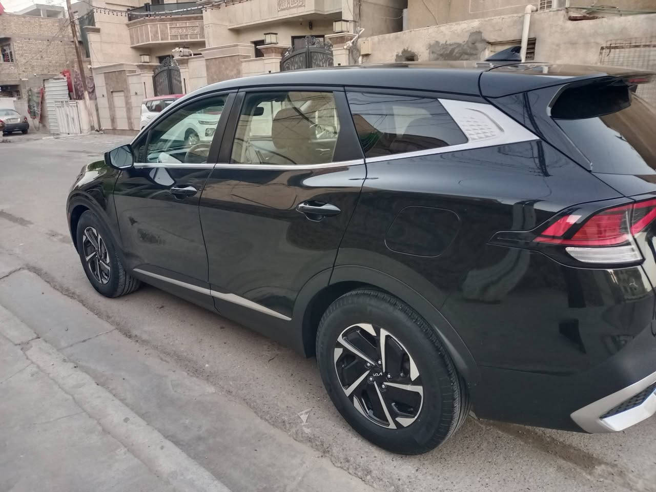 كيا سبورتج كلين بدون حادث
فقط البرده الجانبيه موديل 2023 جاهزة من كلشي 
سونار المندلاوي 
السكن بغداد  رقم تلفون ***********
