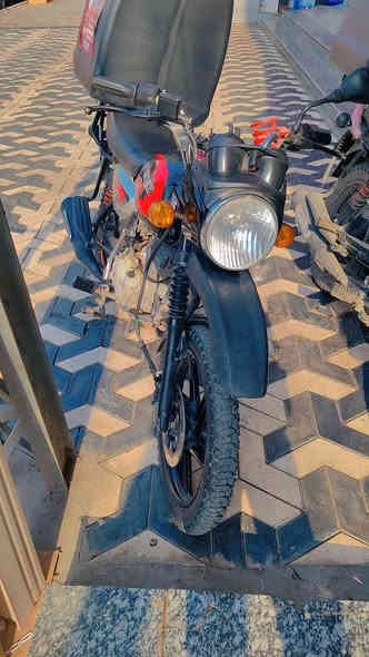 بوكسر 2022 للبيع أوراق اصولي شرط الترقيم بنفس اليوم
الدراجه مكفوله ونضيفه  مكينه ناعمه وماناقصهه اي شي شلعه ومعدل كبل لشارع عنواني بغداد ***********
