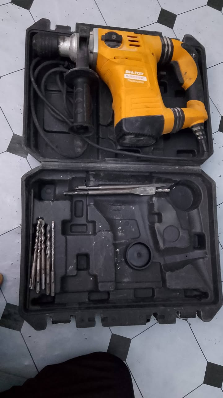 السلام عليكم عندي هذني للبيع شراي خاص مكاني زعفرانيه قرب جامع الصدرين رقمي *********** بي واتساب
