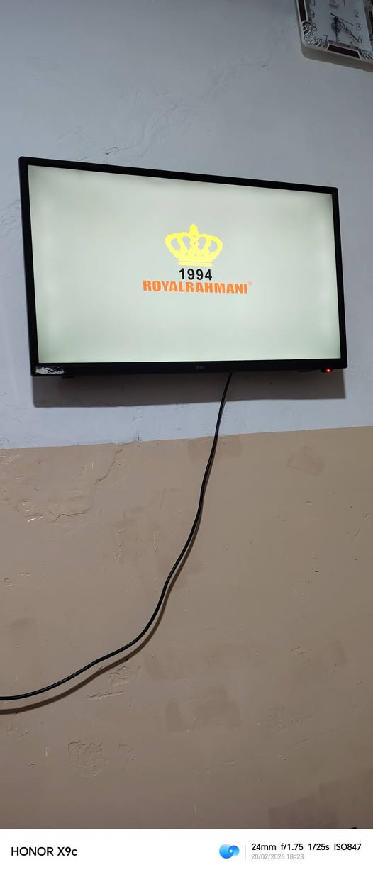 شاشه البيع حجم 32 فول انترنيت السعر 60 وبيه مجال لاستفسار الاتصال على الرقم ***********
