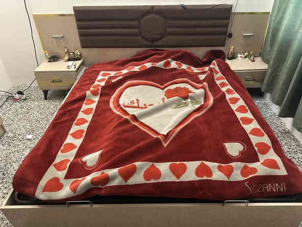 سلام عليكم غرفه مستخدمه شي قليل بعده بالزكات مخزن جك حديد  للبيع رايده ٤٥٠ لانو كلش جديده عنواني بغداد بدايه شارع الفلاح للاستفسار ***********
