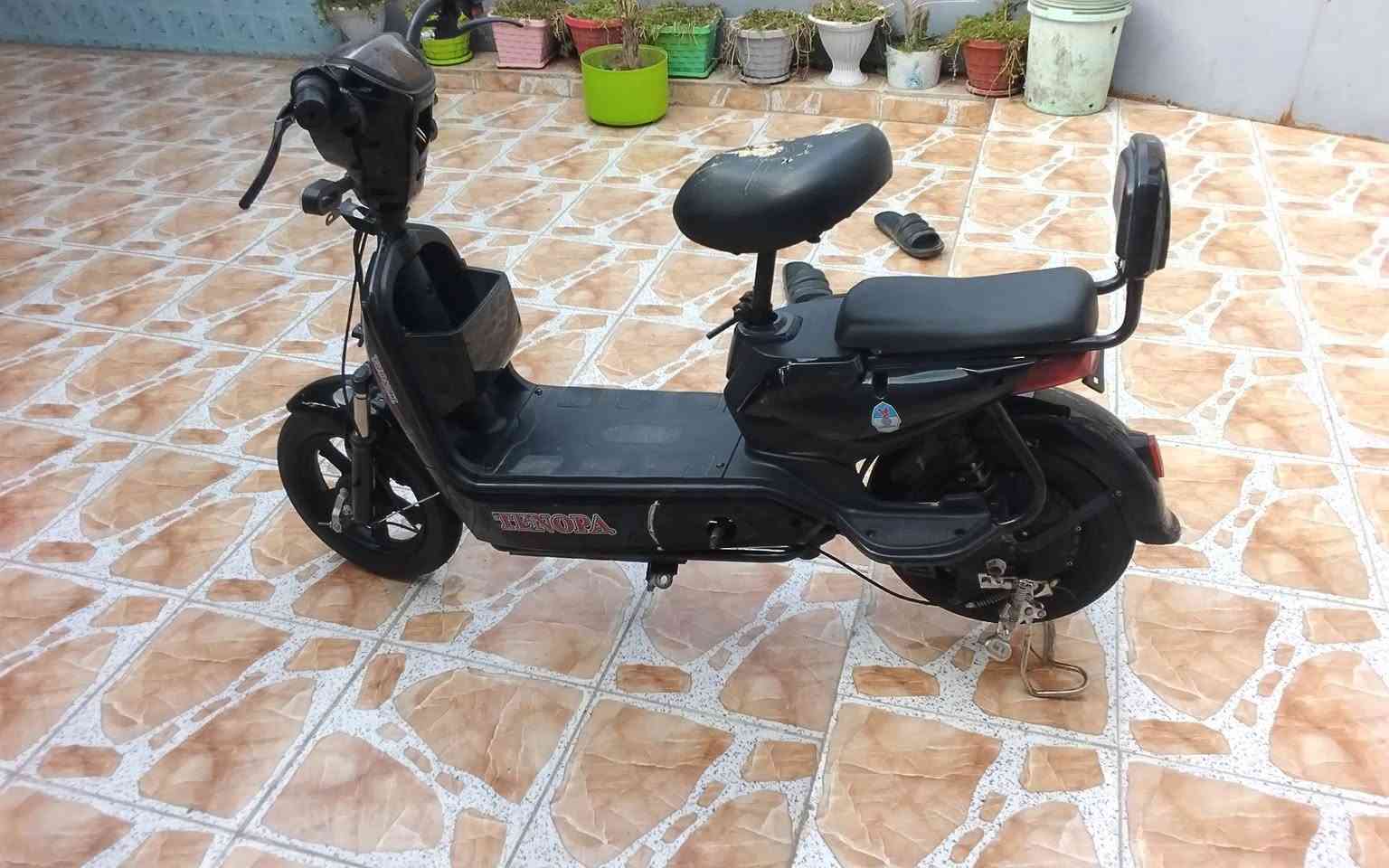 سلام عليكم. 
دراجه شحن البيع 
حجم 14نوعيه ثانيه 
دراجه جديدة. كامله. ما ناقصه اي شي  مال جناي  دراجه  تواير جديد     بطاريات.  جديد  وياها غراض  بيدرات زنجيل وسله ماميه  
مديل 25. دراجه نضيفه سعر 210بيها مجال ***********
