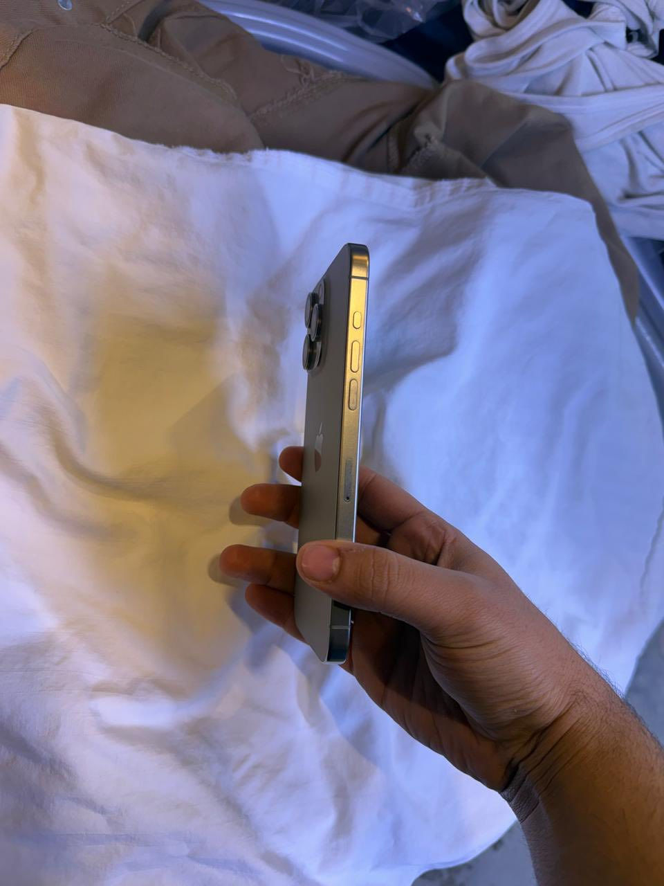 15 برو ماكس
بطارية 🔋 89
جهاز ما طاب تصليح 
نضافة 90 %
ذاكرة 256
بي شخوط كلش خفيفة بل شاشة وما مبينة اصلاً السعر مليون وبي مجال للتواصل خاص او الاتصال ***********
