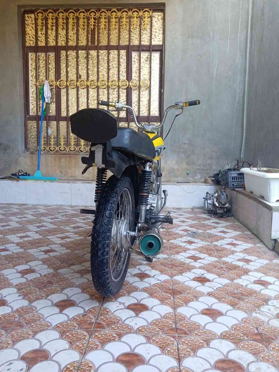 اربعه كير اوراق مديل 20 للبيع 500 وبيهه مجال قليل الشراي يجي خاص او اتصال *********** مكاني ديوانيه عفك
