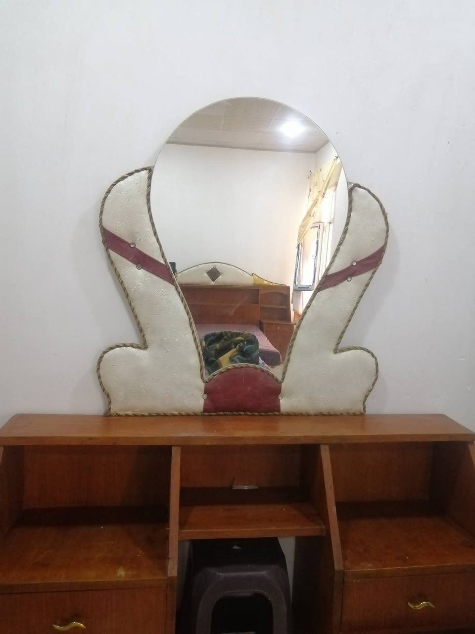غرفه اخشاب السعر 275الف
مستعجل على بيعها
***********
***********
