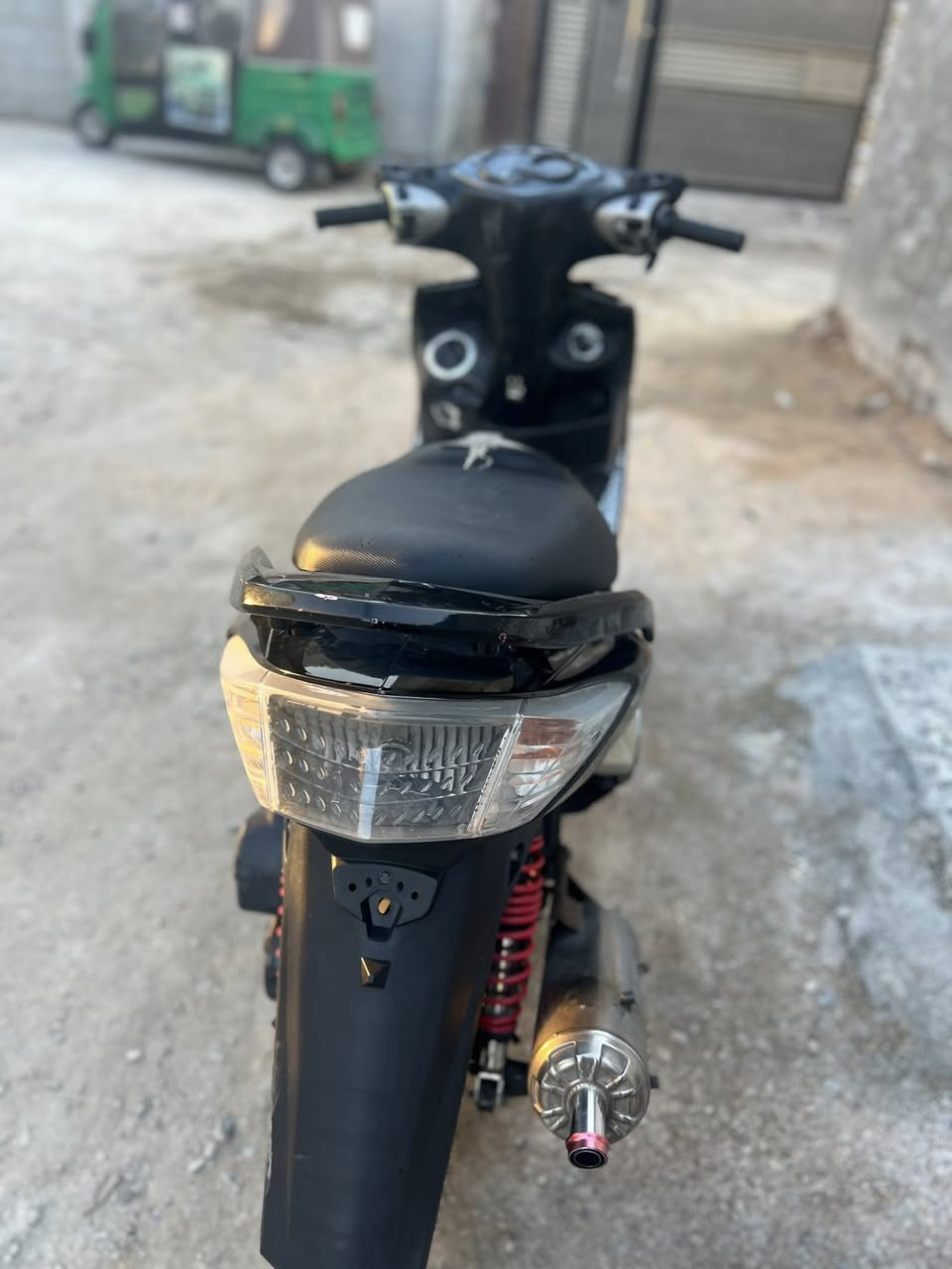 السلام عليكم سكنس فحل كابريتر
الدراجه مكينه (58) للبيع مكاني بغداد حي النصر ب(650) وبيهً مجال (***********)
