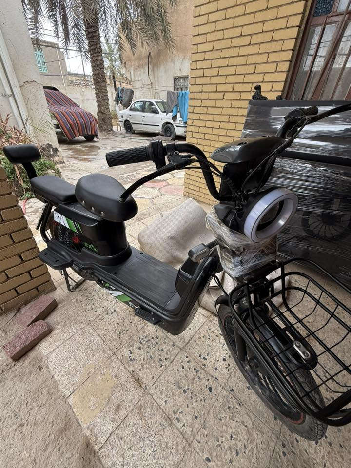 عندي دراجه شحن للبيع
بيها بس تاير الوره طاك 
رايدها ب 225 وبيها مجال 
للاستفسار والتواصل 
***********
