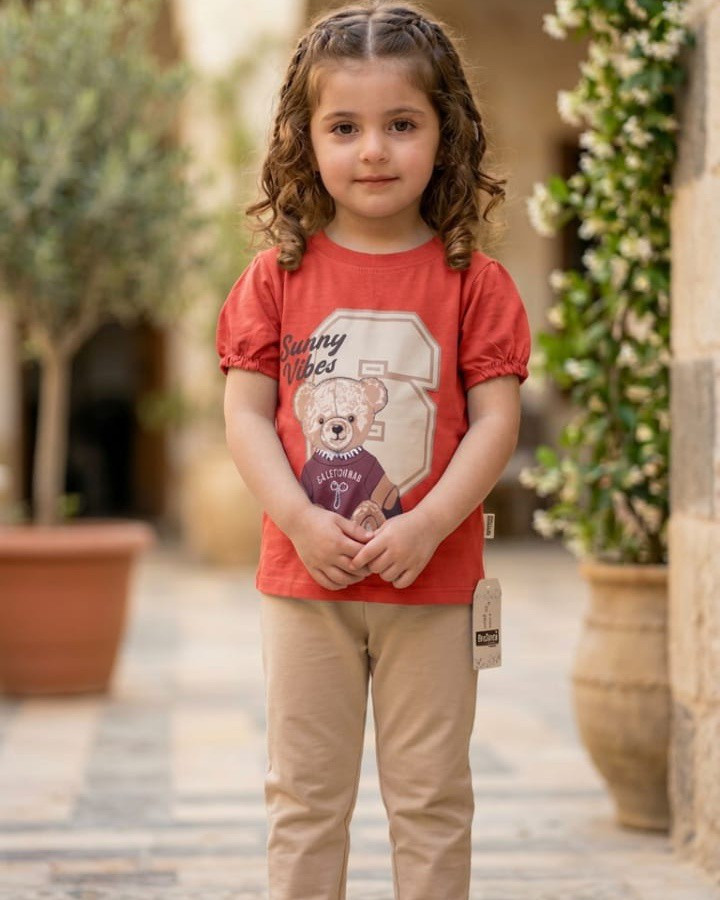 🧸 كشخة العيد.. ألوان تفتح النفس! 🧸
​وصلنا الموديل الأكثر طلباً (تيشيرت الدبدوب) بخامات قطنية راقية وألوان صيفية تجنن 😍.
​✅ المقاسات: من عمر (1 سنة) إلى (4 سنوات).
✅ الحجز: مفتوح حالياً (حجز مسبق للعيد) لضمان قطعتج قبل الزحمة.
​📍 الموقع: ديالى - جلولاء (سوق جلولاء).
🚚 التوصيل: داخل جلولاء مجاني / يوجد توصيل لكافة المناطق.
​شلون تعرفين السعر؟ 💸
​فقط (تابعي الحساب + تعليق) ويوصلج السعر فوراً على الخاص.
​📞 للحجز: ***********
​#جلولاء #ديالى #ملابس_اطفال #عيد_2026_تحت_عنوان_الاناقة_اخر_ماتم_انتاجه_سنة2026🔥🔥
