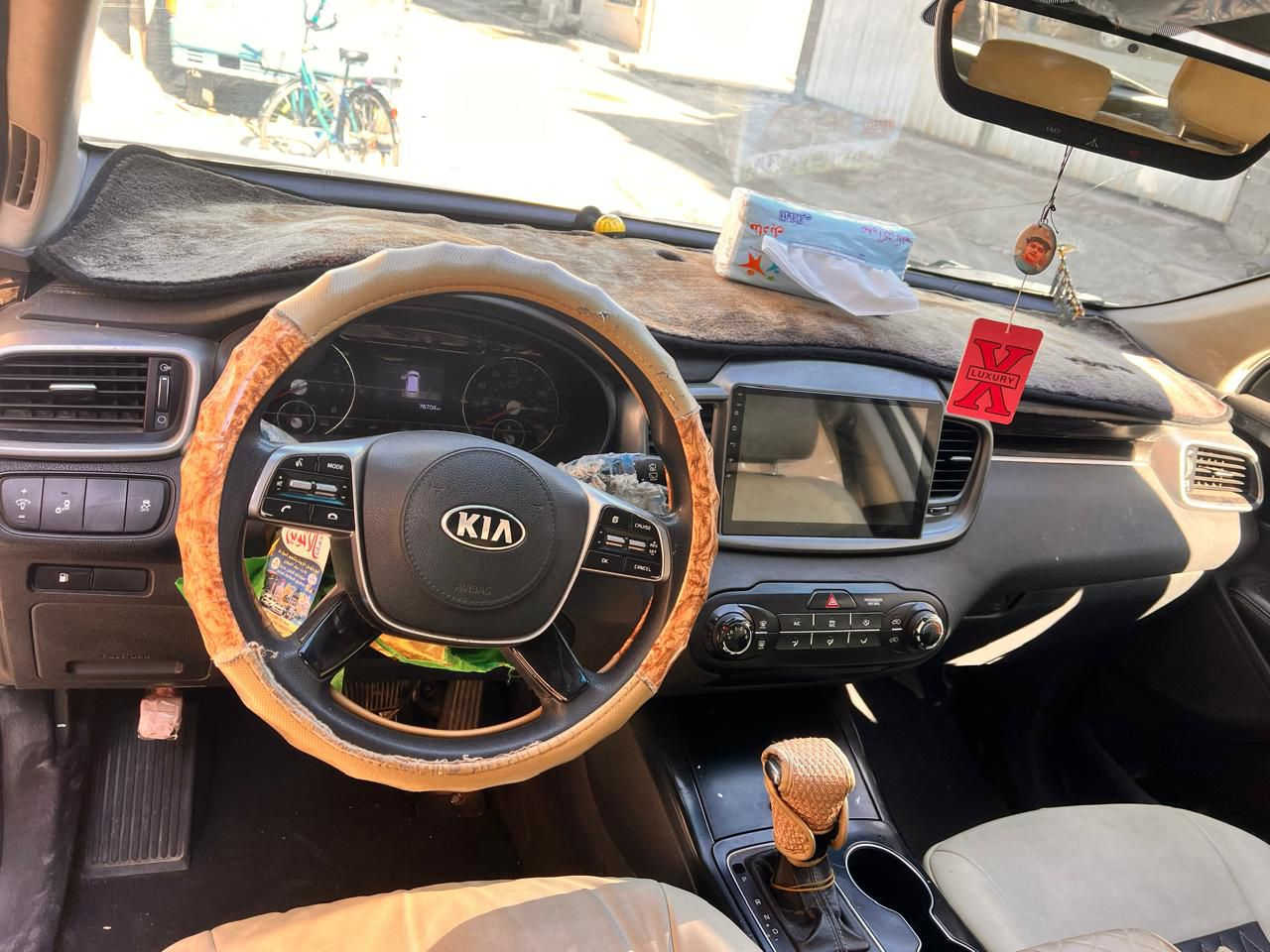 السلام عليكم سورنتو موديل ٢٠١٩ للبيع بيضه محرك 4 سلندر 7 راكب  وارد امريكي رقم دولي جديد مكانها بغداد مدينه الصدر رقمي *********** السعر165وبيها مجال
