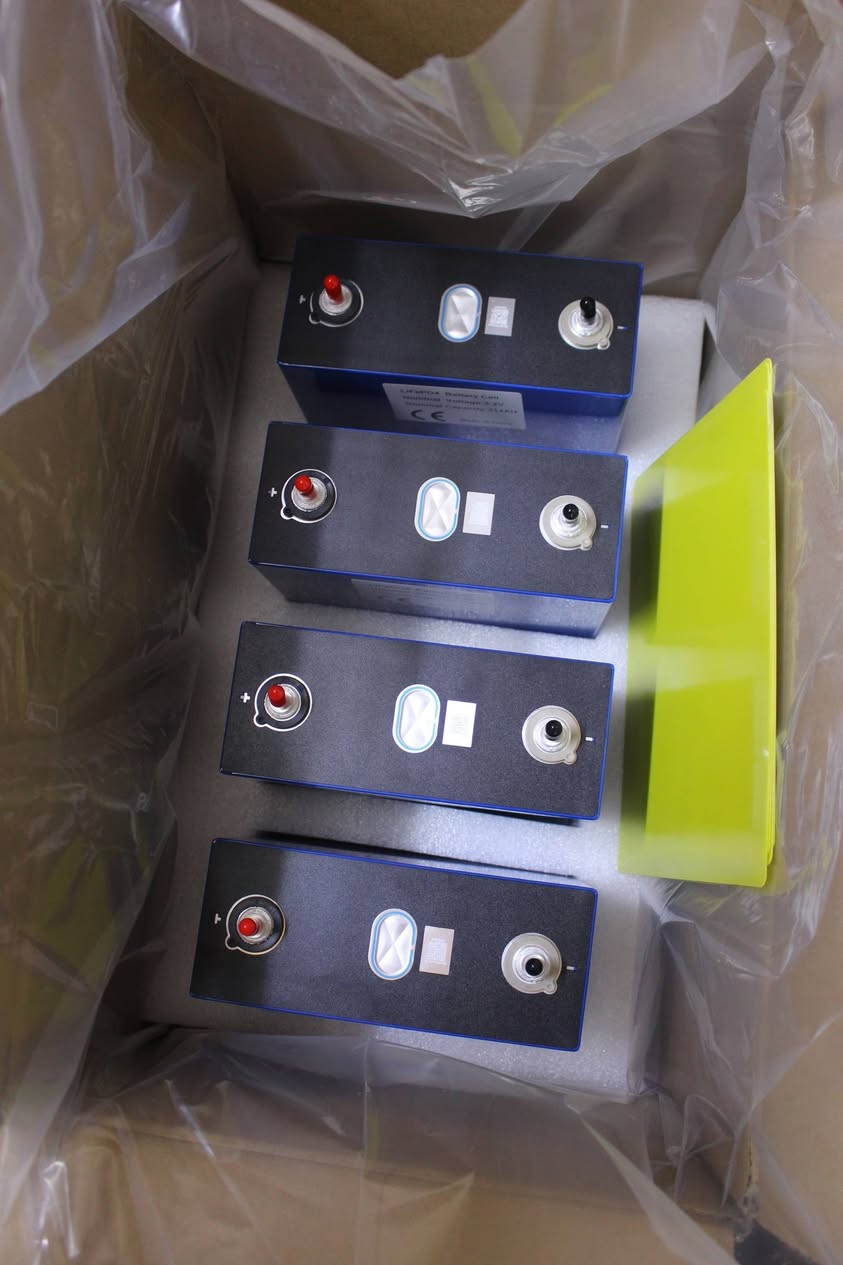 🔋 بطاريات ليثيوم فوسفات الحديد LiFePO₄ 314Ah – LISHEN الأصلية
⚡ مخصصة للطاقة الشمسية وأنظمة التخزين
المواصفات:
▪️ السعة: 314Ah
▪️ الجهد: 3.2V
▪️ دورات الشحن: 6000+ دورة
▪️ عمر افتراضي طويل
▪️ أمان عالي وكفاءة ممتازة
💰 السعر: 90,000 دينار للقطعة
✅ فحص باركود – منتج أصلي
📞 للاستفسار والطلب: ***********
📦 الكمية محدودة
