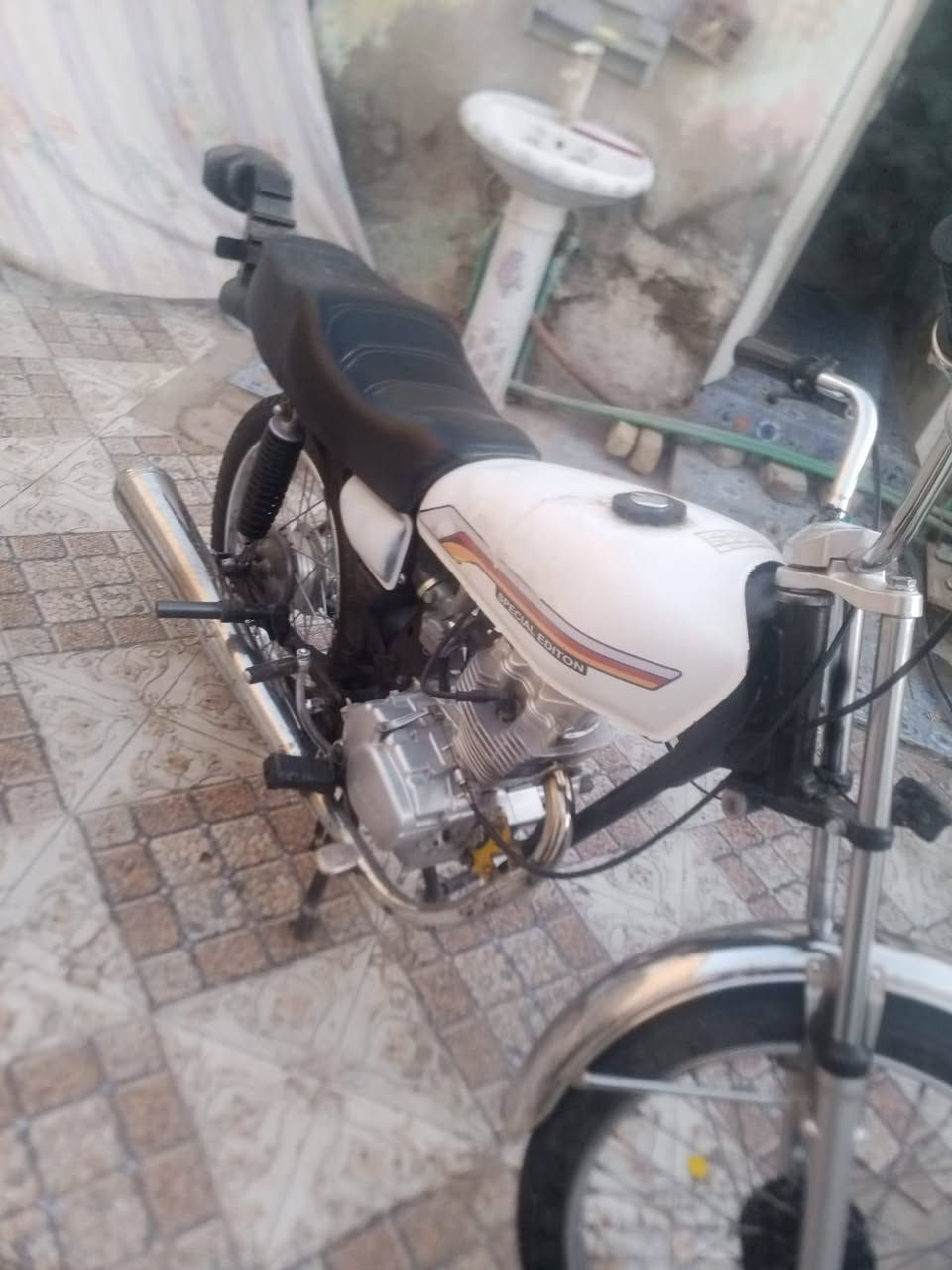 سلام عليكم دراجه للبيع كلك سعر 500 مكاني ناصريه ***********
