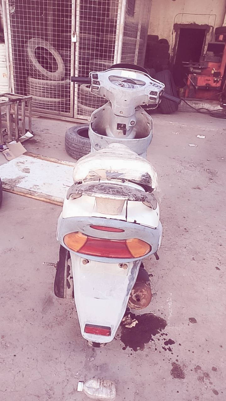 اسلام عليكم من رخصة الادمن
دراجة كامكو  150 للبيع 
دراجه حلوه وعمليه وقتصاديه
لدراجه عوزهة ترتيبات بصيطه تنضيف لبستم ولكابريتر تصير بطله وعوزهة كفرات وباقي لتفاصيل شوفت عينكم وموضح بل فيديو لدراجه خير من الله وليريد هلة بي يراسل خاص او عل رقمي رحمه لوالديكم لمو شراي لا يراسلني *********** بي واتساب
