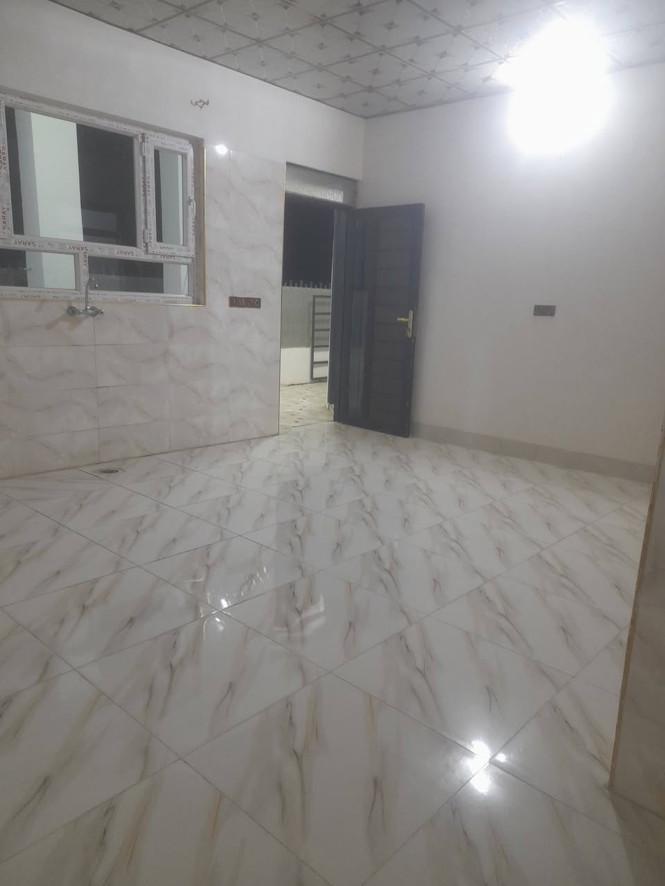 سلام عليكم دار للإيجار قرفتين وهول واستقبال ومطبخ وصحيات ***********
