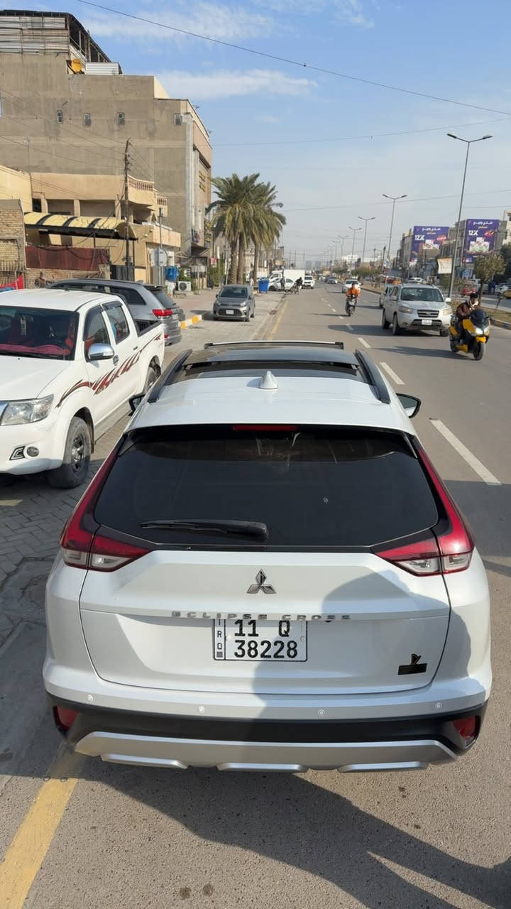 السلام عليكم
للبيع او المراوس 
ميتسوبيشي ياباني كلبس كروز موديل 23
         فول مواصفات 1/1
رقم بغداد الدولي الجديد باسمي      تحويل مباشر
مواصفاته:
بصمة تشغيل وبصمة فتح أبواب 
فتحة سقف بانوراما. 
كشنات جلد ابيض كهرباء وتدفءة 
نظام اربع كاميرات. 
تبريد قطعتين.
فول تحكم استيرن وشفتات رياضية 
نظام فور ويل وتويل 
شاشة كبيرة تدعم كار بلي 
ماشية قليل 60 بالكيلو
وبيه بعد هواي مواصفات 
بدون صبغ بدون تبديل مكفولة فقط بارد على گد شبر 
مكان السيارة بغداد الغزالية
السعر ب ((175)) وبيه مجال بسيط 
للاستفسار الاتصال على الرقم ***********
