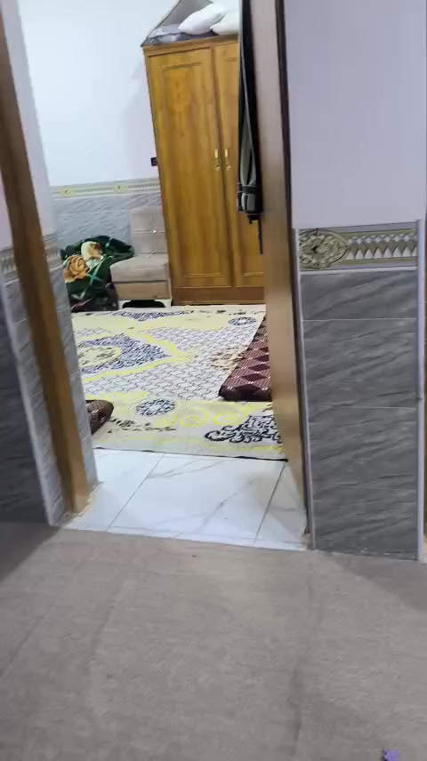 دار لبيع سبعه كيلو رقمه ٢٢٠٤٠ غرفتين نوم وصاله وديوانيه ومطبخ وصحيات شارع ١٠ وره مركز شباب استفسار اتصال على رقم ***********
