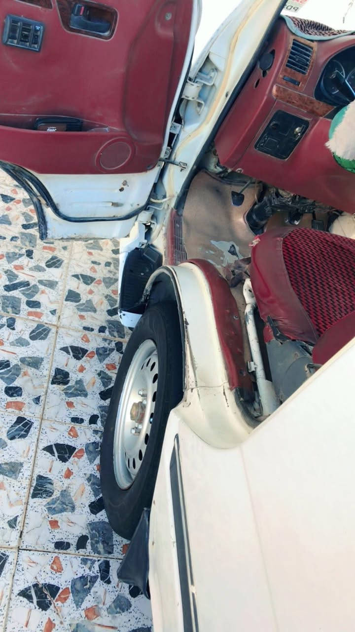 السلام عليكم فتون موديل ١١ كامله من كلشي محرك گير اكسن خير من الله مصفره هيئه وغرامات ورقم بغداد انكليزي وخطه حلو باب المعظم حسينيه السعر75وبيه مجال للشراي   والسياره بأسمي وشرط التحويل ثاني يوم مكاني بياع الرقم***********
