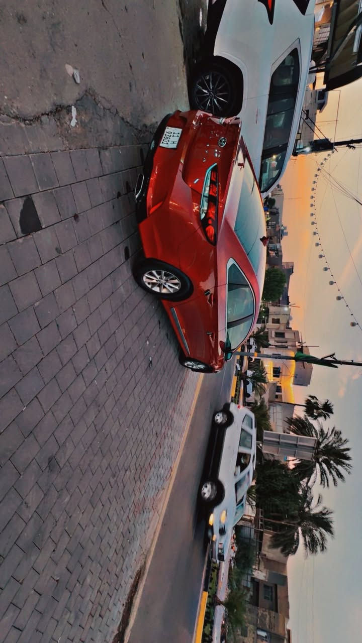 سلام عليكم سوناتا 2018 حدث بس باب راكب  بيها شكم قطعه كلير شرط بدون ضرر سيارها كلش نضيفه جهزها تخم تاير جديد سيارها تخذها ما تصرف عليها ربع كلش نصيفه سيارها بسمي تحول ثاني يوم سعر 125بيها مجال قليل مكان سياره بغداد رقم ***********
