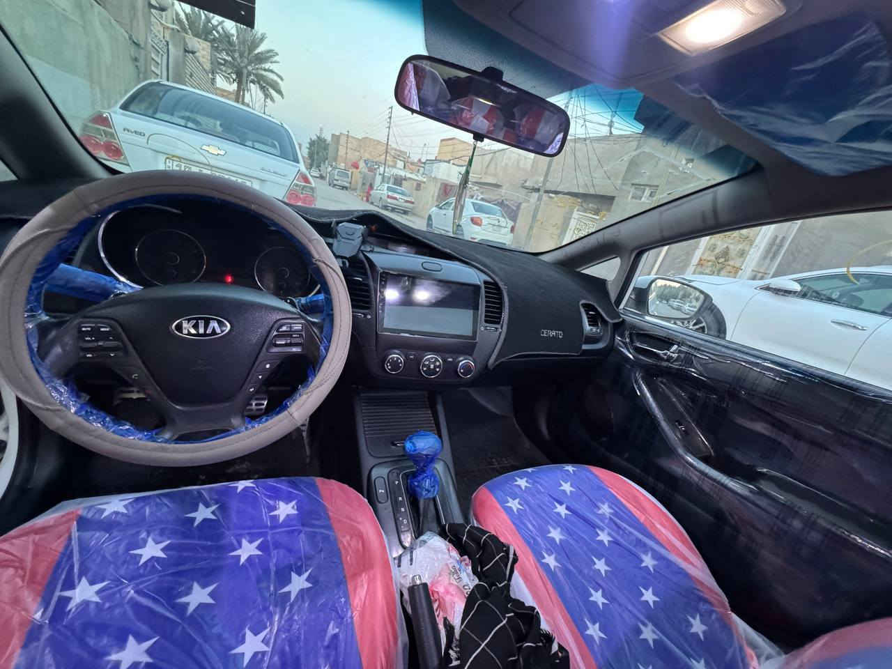 السلام عليكم سيراتو ١٤ محرك ١٦٠٠ فول مواصفات عدا البصمه بيها فقط بارد   وكارت بقبق جنطه  مكاني نجف الاشرف 
*********** السعر ١٢٠
