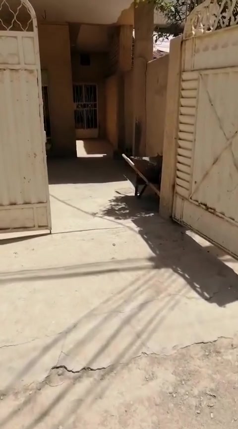 بيت للايجار بدايه الجمعيه مساحته ١١٠م يحتوي ع كراج سياره كليدور وهول وصاله وغرفه وصحيات سعر الايجار ٣٠٠ الف للاستفسار ***********
