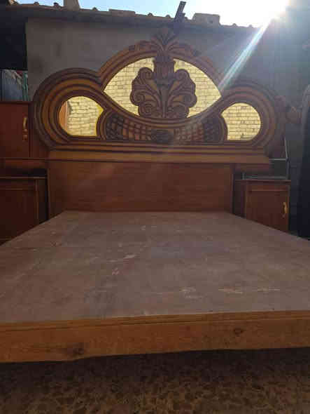 غرفة اخشاب نجاره خمسة ابواب نضيفه
 سعر ٣٥٠ الف
 رفاعي قرب المستشفى للاستفسار *********** ،
