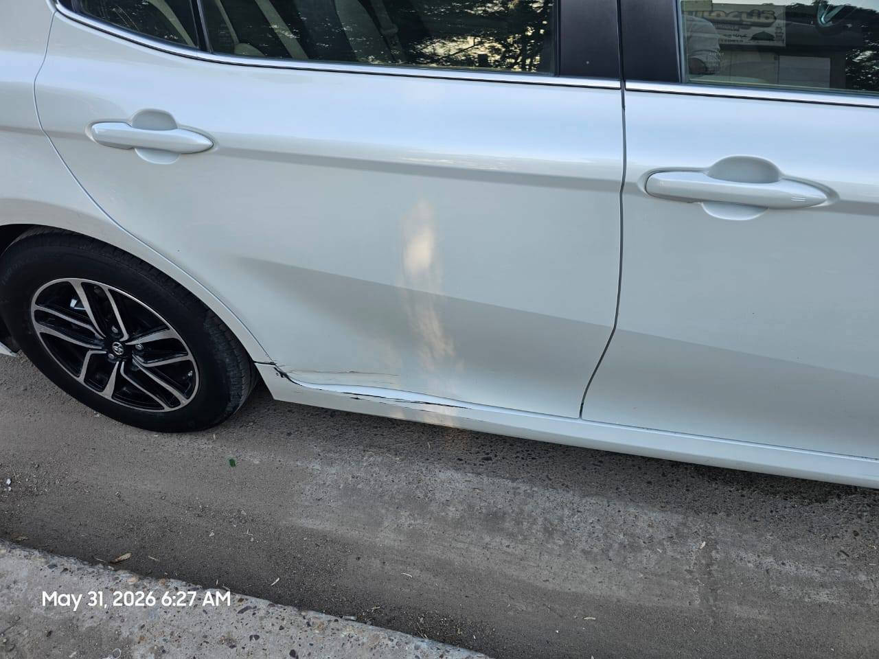 🚘تويوتا كامري LE  خليجي للبيع 

✅️موديل 2024 
✅️ماشية 55 الف 
✅️ هايبرد محرك 2.5 المنشأ ياباني اصلي
✅  ️شرط تحويل سنوية 
✅️كير و محرك وكهربائيات كفاله
✅️كشن السائق كهربائي
✅️التحكم عل المنحدرات
✅️ شاشة
✅️كامرة خلفية 
️✅️حساس مرايا جانبية 
✅️بصمة ابواب +بصمة تشغيل
✅️تدفئة تبريد 
✅️تحكمات استيرن 
 وباقي التفاصيل معروفة بالكامري والسيارة كفالة عامة 
‼️ السعر $230 وبيها مجال
📍بغداد /اعظمية 
📱***********
