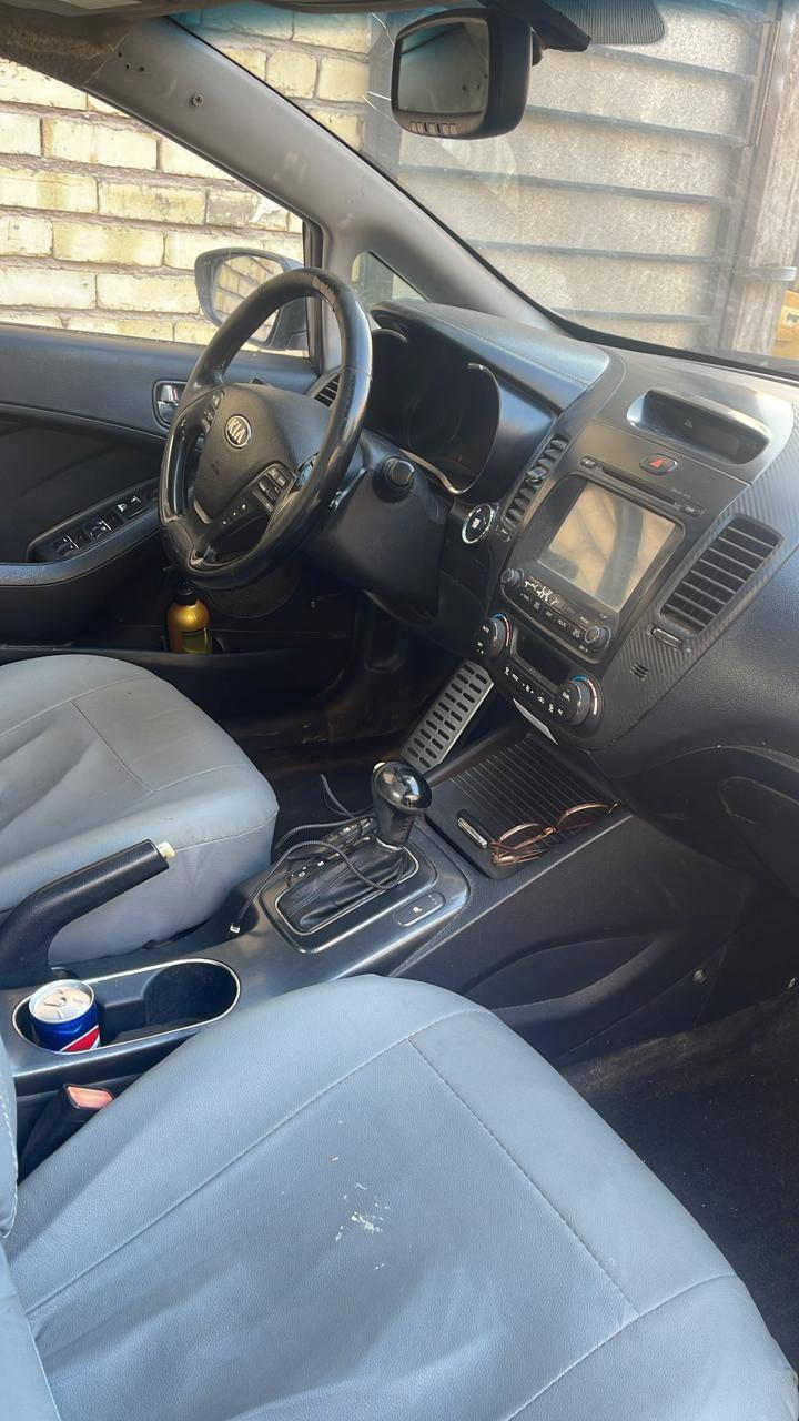 السلام عليكم
كيا فورتي 2014 وارد امريكي فول مواصفات 1/1 رقم بغداد سنوية بأسمي تحويل مباشر 
كامرة وتحكمات ستيرن وشفتات گير بالستيرن وهواي مواصفات 
مصبوغة عام 
السيارة جاهزة من الرقم للرقم ربع متصرف عليهة ربع 
مكان السيارة بغداد 
رقمي /*********** 
السعر 80$
