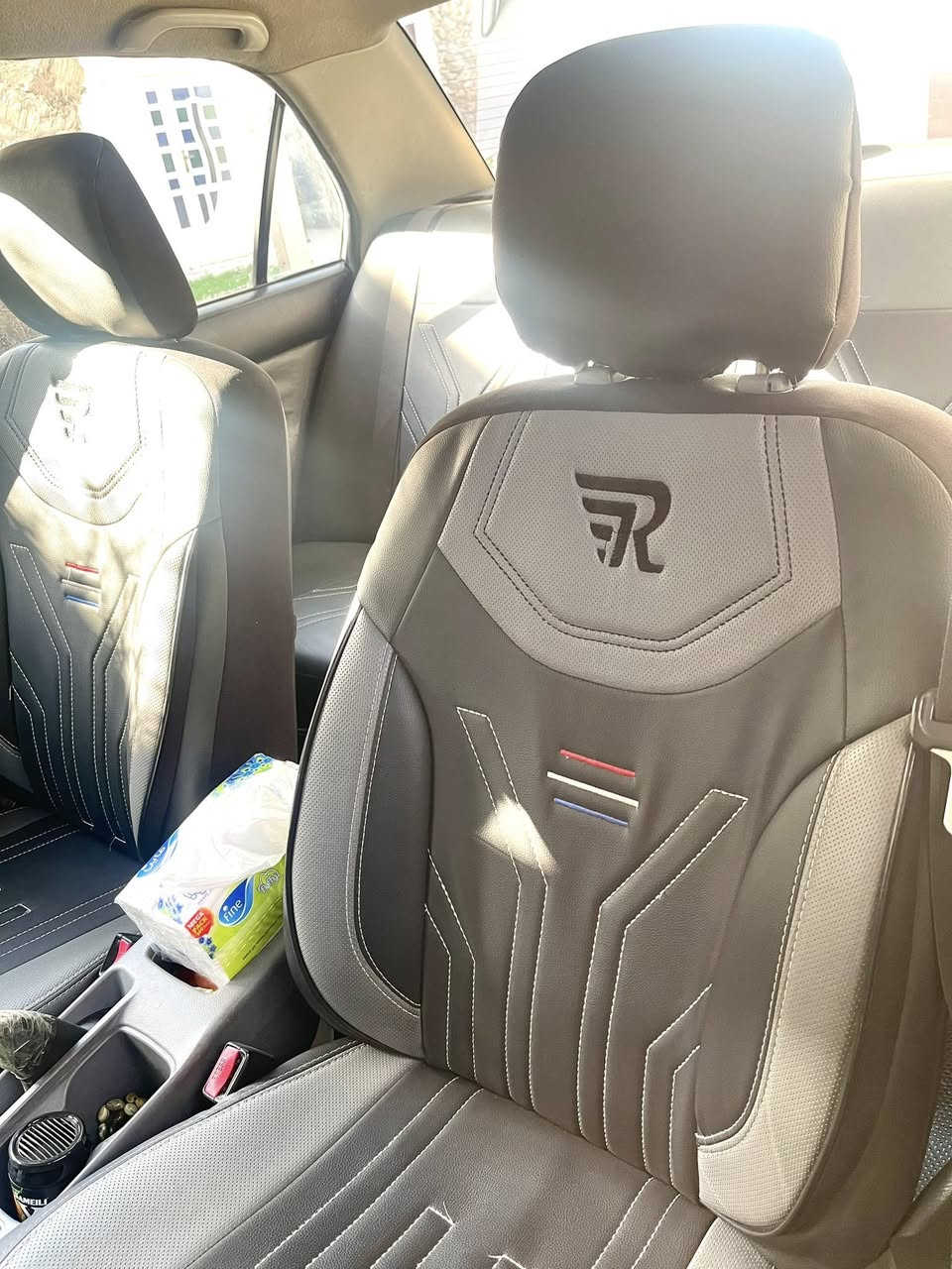 السلام عليكم 
للبيع لانسر موديل 2006
محرك 1500 قبق اسود 
محرك وكير خير من الله  
مصبوغة عام للجمالية 
تبريد شغال وكهربائيات كلها شغالة ودوشمة جلد وغرفتها نظيفة السعر 70 وبيها مجال قليل 
موقعها بغداد / الزعفرانية 
للاستفسار / ***********
