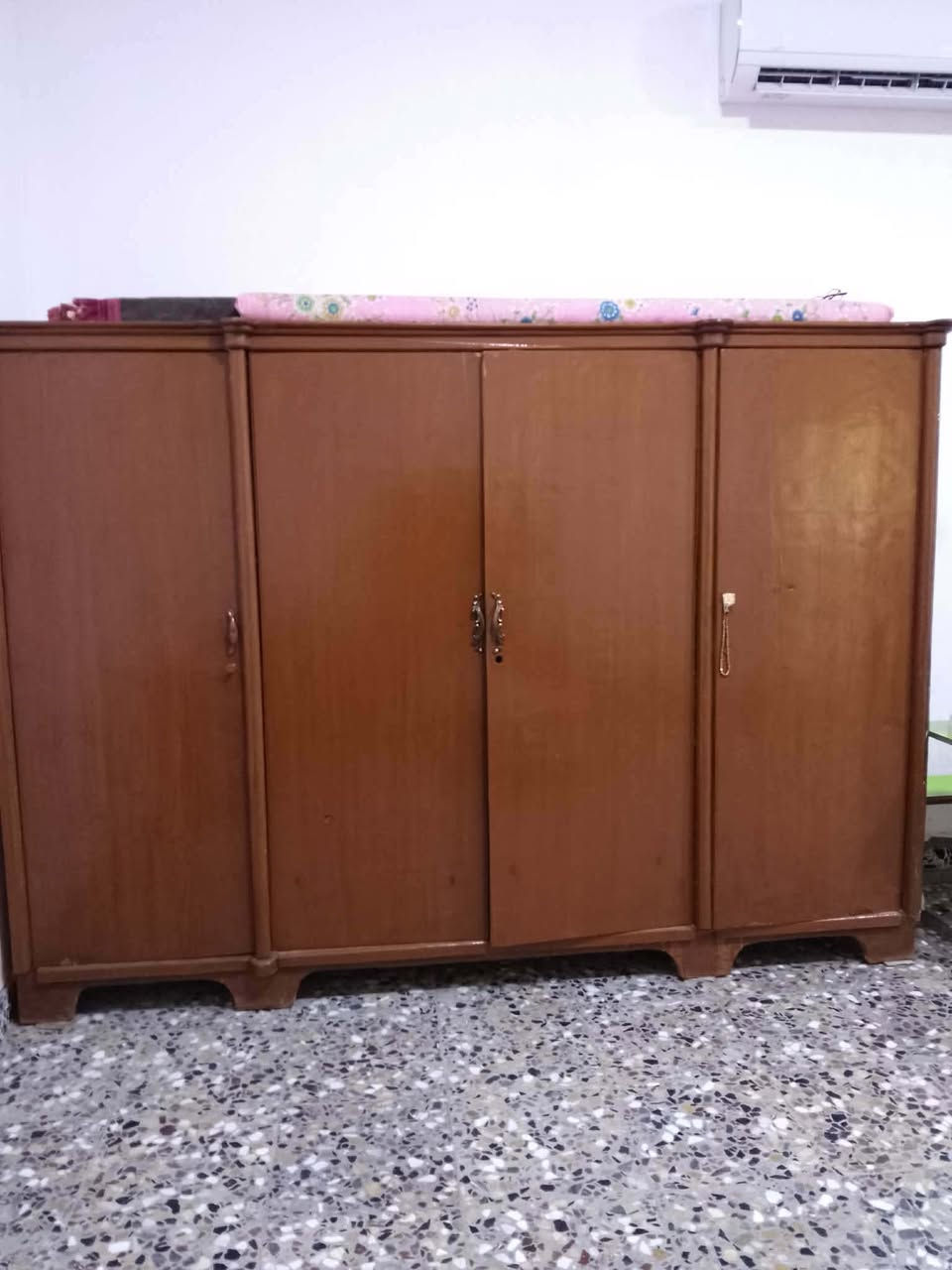مكلفه بالنشر لاستفسار اكثر راسلوني انطيكم حساب راعيتهن 
جربايه لحد عمر ٧ سنين سعرها ٧٥ نجاره كلش قويه 
غرفه بيها أضرار بسيطه يردوها ب ٢٥٠ وبيها مجال


**إذا كنت صاحب هذا الإعلان وتريد حذفه لأي سبب، رجاءا أرسل رسالة إلى الدعم الفني**
