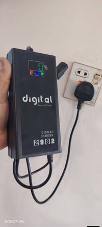 بطاريات عدد٣ للبيع + شاحن اصلي 1_) 12.8 ✅  2_) 11.6✅  3) 10.9✅ البطاري...