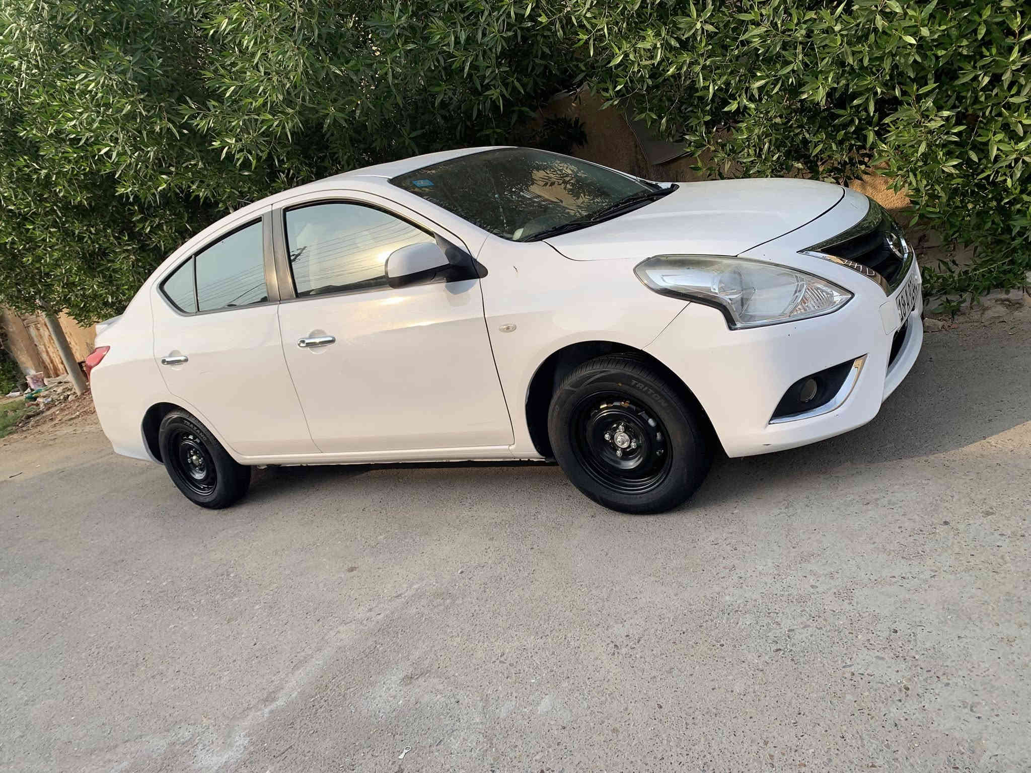 من رخصت مدير لكروب المحترم شباب السلام عليكم سني هندي موديل 20 ماشيه 54 حقيقي واستخدام شخصي بيها جاملغ والبنيد الجاملغ جهت السايق بيها خشم الشاصي شويه مسحوب  والجاملغ الخلفي بي اصبعين بارد تخم تاير البارحه شديته هوه والوياله جدد صدر جديد ارظيه جلد السياره مال جناي وربع متصرف عليها جاهزه للأخير رقم بابل بسمي السعر 110 وبيها مجال حك الجيه اي استفسار اتصال ع رقم *********** مكاني بغداد
