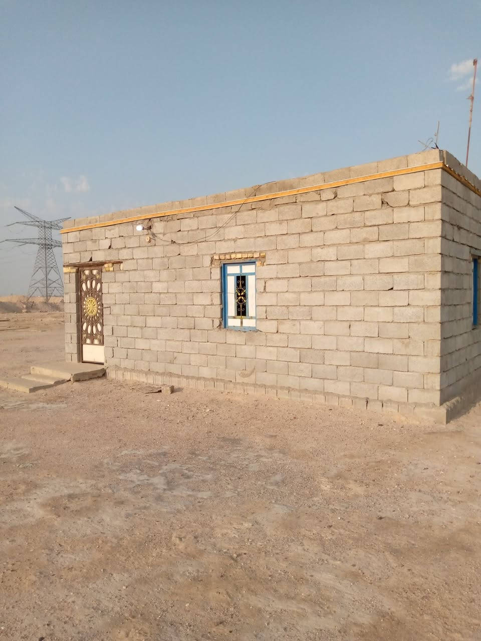 للبيع دونمين بيهن بيت 4 غرف نوم وديوان وهول وسكف سندويج بيهن 40 نخلة بيهن حمالات كهرباء العمود بالنص العقد منتهي سعرهن 35 مليون مكانه طريق الخور سفوان يبعد عن التبليط مسافة كيلو أو أقل شوية


**إذا كنت صاحب هذا الإعلان وتريد حذفه لأي سبب، رجاءا أرسل رسالة إلى الدعم الفني**