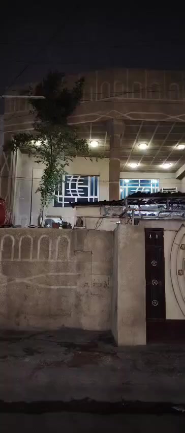 السلام عليكم الدار للبيع مساحة 150متر واجهه 7ونص والنزال 20 في منطقة الحبيبيه فرج الله مقابيل مستشفى الحبيبيه للولاده للاستفسار ***********
