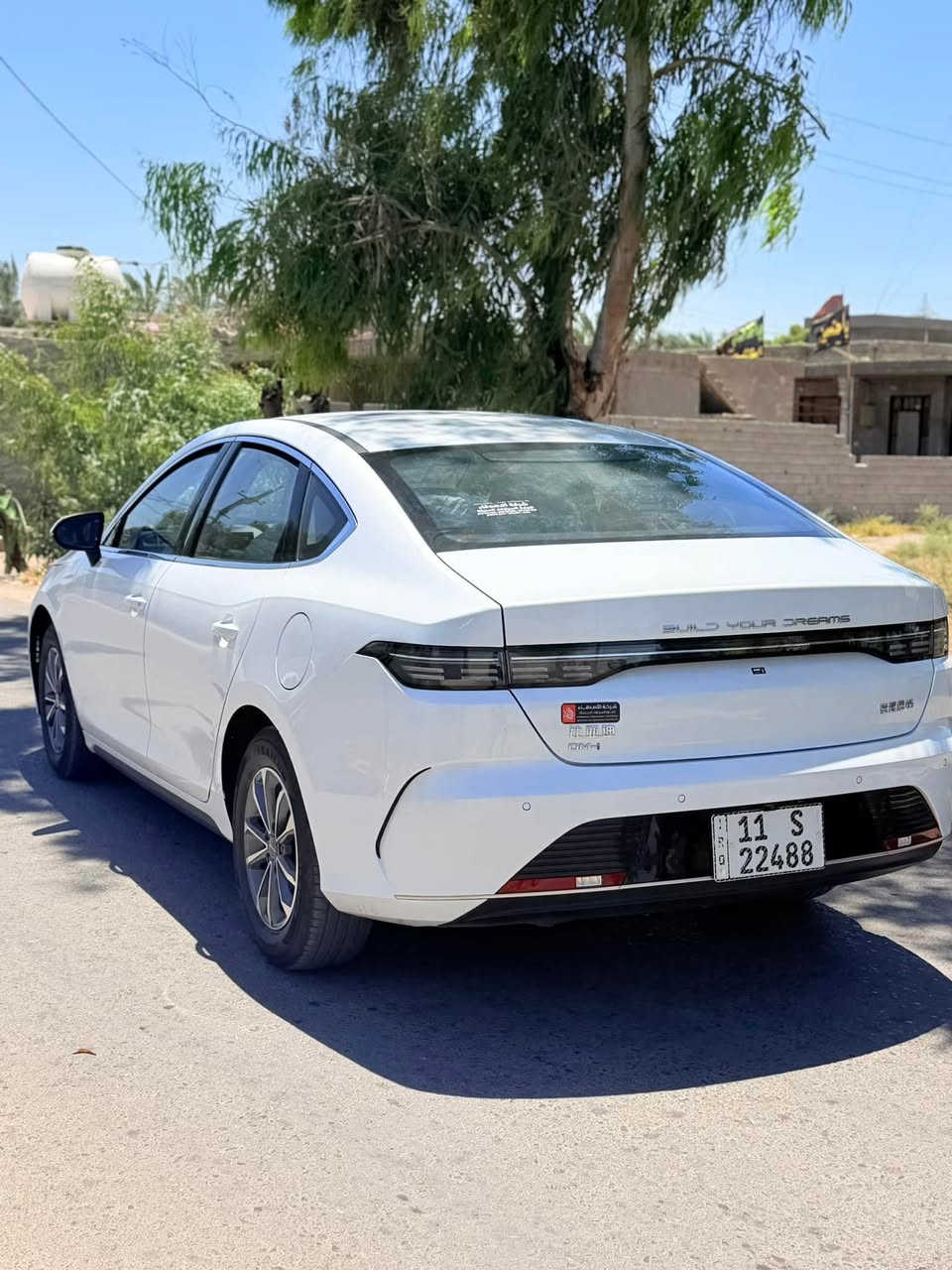 السلام عليكم 
لبيع BYD
فول موصفات 1/1 
فتحة 
بصمة 
اشاير بالمري 
لد صباحي 
تشغيل عن بعد بصمه ابواب 
باقي موصفات معروفه 
ماشية 6 كيلو 
مكفوله كفاله عامه 
رقم بغداد شبه مميز باسمي تحويل مباشر 
مكاني بغداد الشعله 
***********
