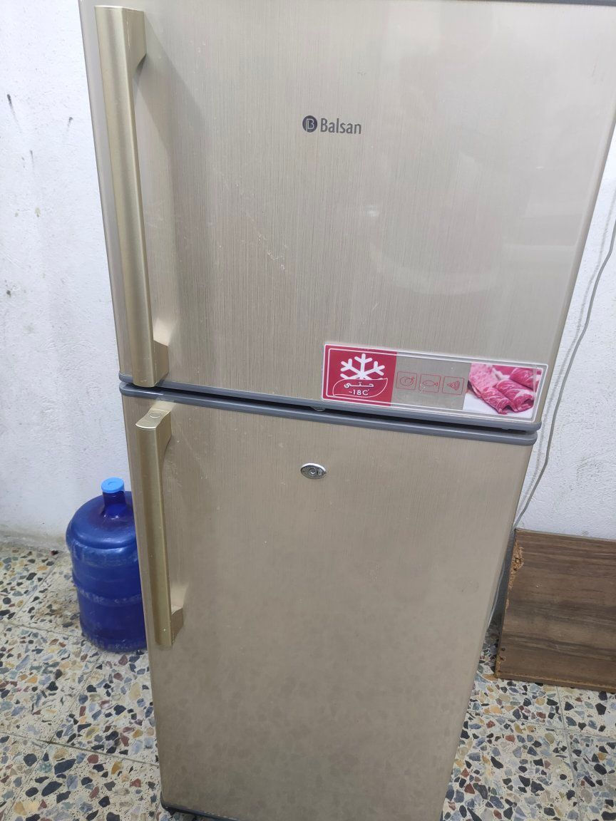 اللهم صلِّ على محمد وآل محمد 
واسعد الله صباحكم بكل خير 
وصحه وعافية وسلامة 
غسالة تركية نوع فستل 
حجم 18 كيلو سعرها 250
 اوثلاجه بلسان حجم 10 قدم
سعرها 250 العنوان الكريعات بالزوية 
قريب على جسر العبرة والشراي يتصل 
***********
