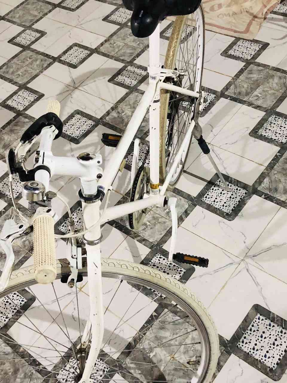 سلام عليكم باسكل للبيع C700 كامل من البريكات ومن العكرب مالته يتكون من 7 نمرات وكلهن شغالات  و من الكير مالته  و الباسكل فول سرعه و كلشي بيه نضيف و الكشر مالته يخبل بعده جديد السعر بـ 120 و بيه مجال عنوان  بغداد النهروان قرب مطعم الديوان اذا شراي راسلني او اتصل عليه ع رقم الواتساب ***********
