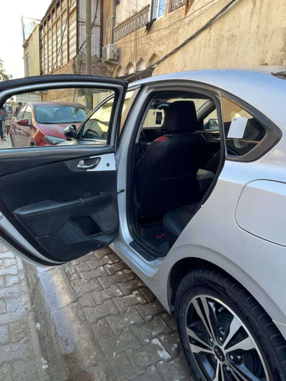 سيراتو خليجيه ٢١بسمي كير ومحرك وتبريد مكفول ماشيه ٩٧كشر بي صبغ شبر بالباب الامامي محرك ١٦٠٠دوش *********** بغداد والسعر ١٥٨
